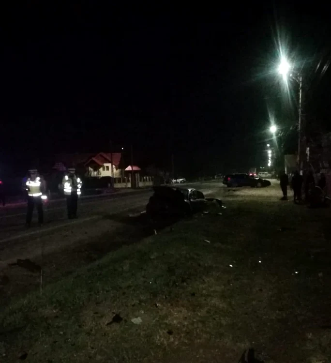 Teribilism: Un şofer din Argeş a bifat, pe rând, două capete de pod, după ce a turat la maximum motorul şi a ratat o curbă