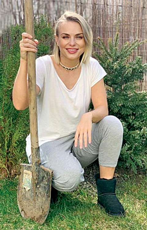 Jojo, în grădina din Lucianca