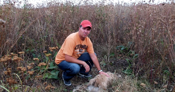 Bogdan Crăciun l-a găsit pe Aricel mort pe câmp, la câteva zile după ce acesta dispăruse Foto: Alex Policală