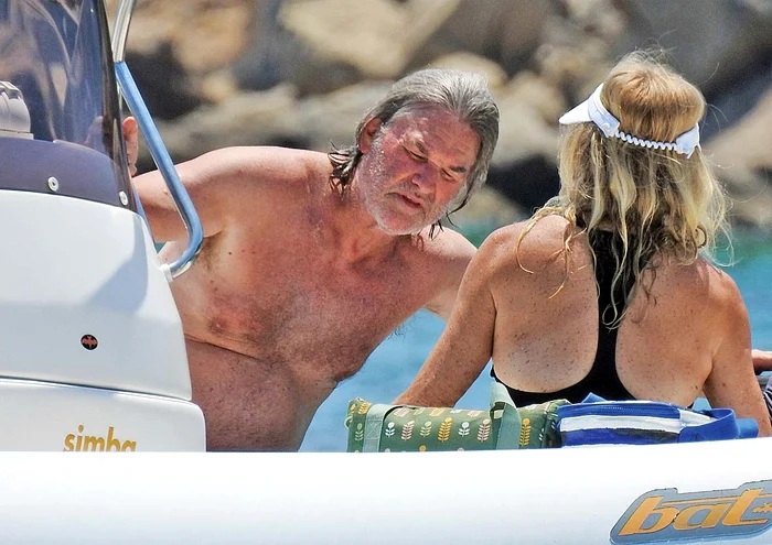 Goldie şi Kurt s-au plimbat pe mare sub “sărutul” soarelui mediteraneean