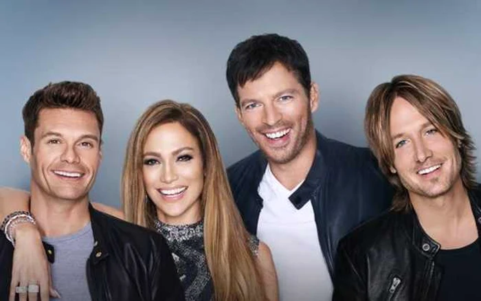 Gazda show-ului „American Idol“, Ryan Seacrest, alături de membrii juriului, Jennifer Lopez, Harry Connick Jr. şi Keith Urban FOTO Facebook