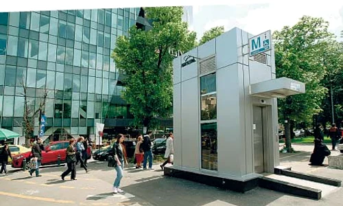 Bd  Aviatorilor  Liftul a fost construit pe mijlocul culoarului jpeg