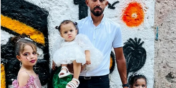 Ahmad al Ghuferi și cele trei fiice ale sale foto via BBC News jpeg