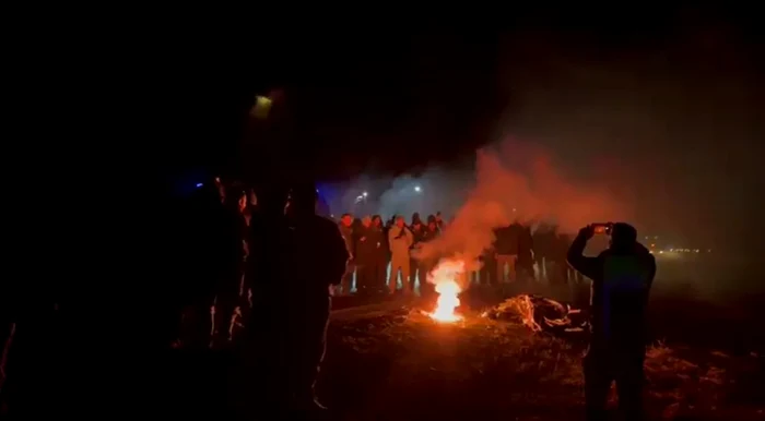 Sute de suporteri greci s-au adunat la locul tragediei din Lugoj. Foto: Opinia Timișoarei