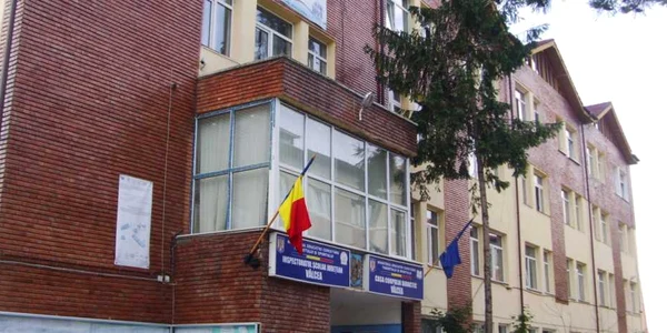  Directorii de şcoli trebuie să dea concurs pe post