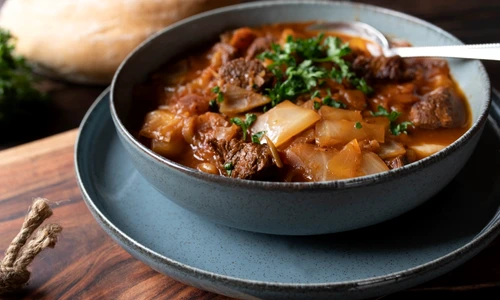 Tocanita de varza Sursa foto shutterstock 2248605665 jpg