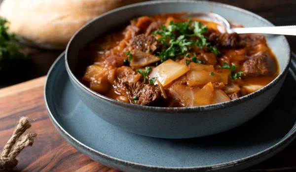 Tocanita de varza Sursa foto shutterstock 2248605665 jpg