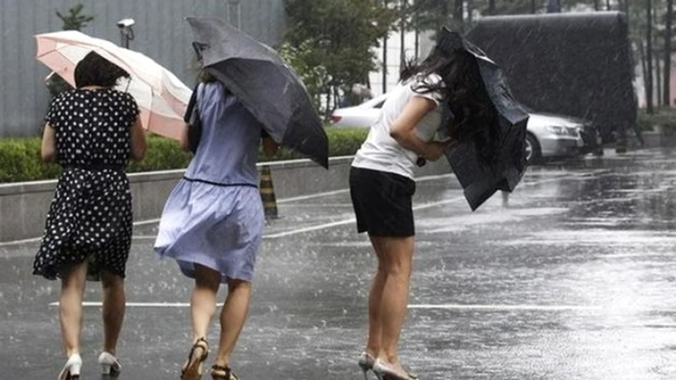 
    Săptămâna aceasta vom avea zile cu soare, însă va urma şi o perioadă cu temperaturi ceva mai scăzute şi ploi, după data de 18 septembrie  