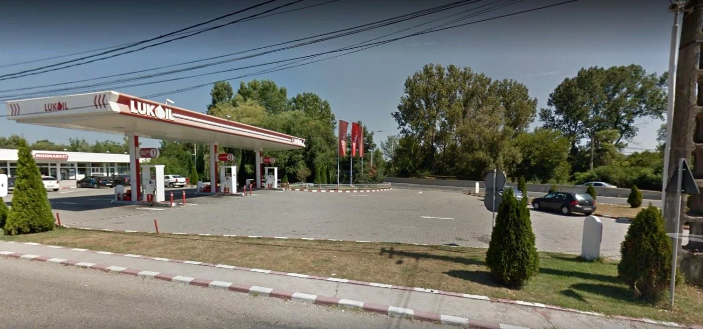 De pe terenul benzinăriei Lukoil din comuna argeşeană Mărăcineni vor fi expropriaţi 219 metri pătraţi FOTO: Google Maps