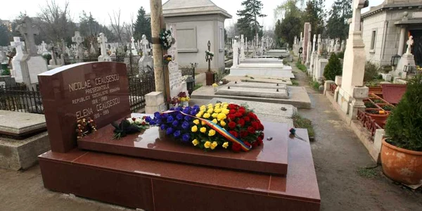 Nicolae şi Elena Ceauşescu au fost reînhumaţi în Cimitirul Ghencea - 9 decembrie