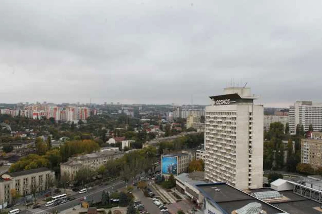 chisinaul vazut de la inaltime turnul de apa
