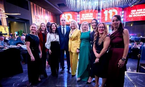 Maria Neculiță, Simona Amânar, Andreea Răducan, Octavian Bellu, Nadia Comăneci, Daniela Silivaș, Cătălina Ponor, Oana Ban,  Dana Sofronie la gala 110 ani de Olimpism în România   COSR jpg