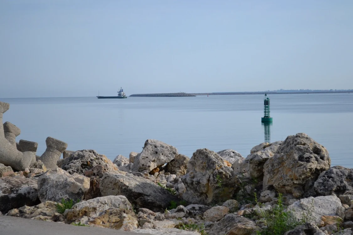Digul de larg si iesirea din portul Constanta. FOTO Adrian Boioglu