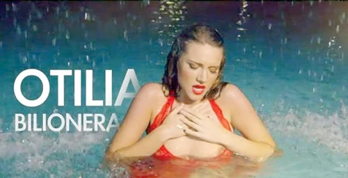 Solista şi-a promovat albumul cu sfârcul la vedere