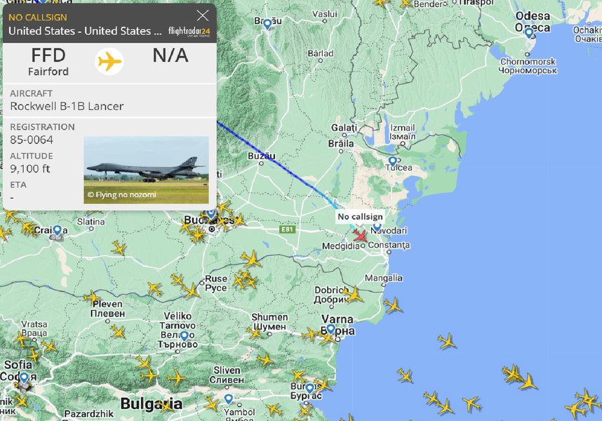 Un bombardier strategic greu american B-1B Lancer a ajuns la Mihail Kogălniceanu FOTO