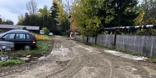 strada neasfaltata colonia ach pitesti foto denis grigorescu