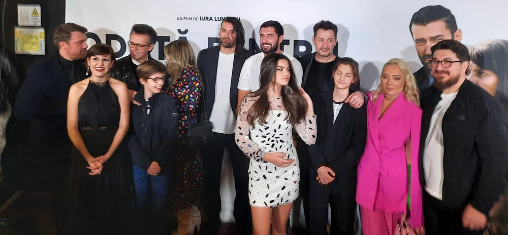 Smiley și Gina, alături de vedete, la premiera filmului. Foto: Click!