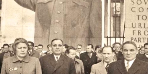 Ana Pauker (stânga), Teohari Georgescu (al doilea din dreapta) şi Vasile Luca (dreapta) au fost o pradă uşoară pentru Gheorghe Gheorghiu-Dej (al doilea din stânga) Foto: ARHIVELE NAŢIONALE