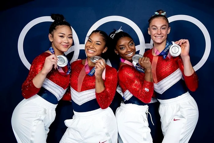4 simone biles cea mai mare gimnasta americana din toate timpurile s a retras de la olimpiada de la tokyo 3 jpg jpeg