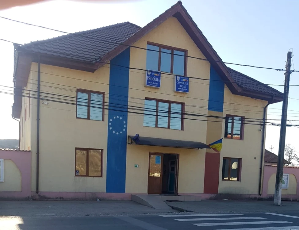 O parte dintre angajaţii Primăriei Bolboşi au plecat din instituţie