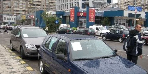 Bacău: Centrul orașului s-a transformat în târg de mașini