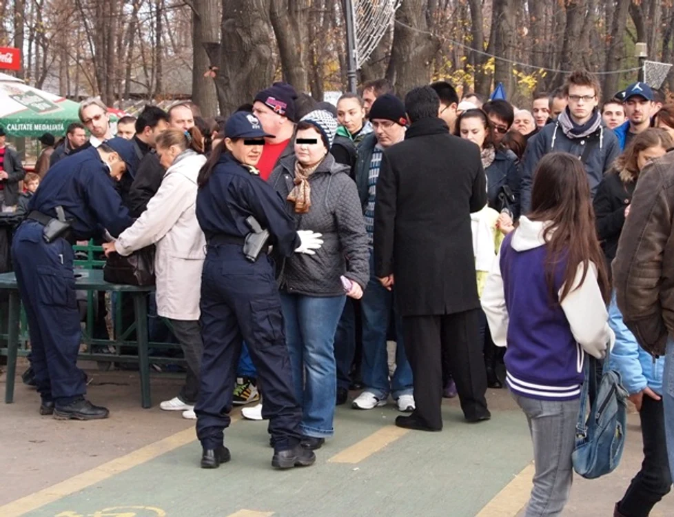 Cei care au venit la paradă au fost verificaţi chiar şi la ieşirea din Parcul Herăstrău