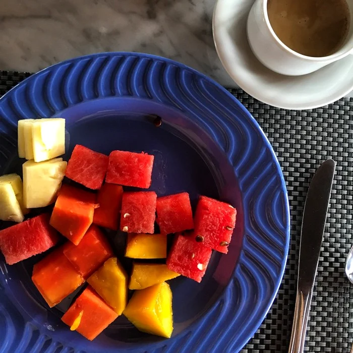 Laura Cosoi şi-a început dimineaţa cu o cafea şi fructe proaspete