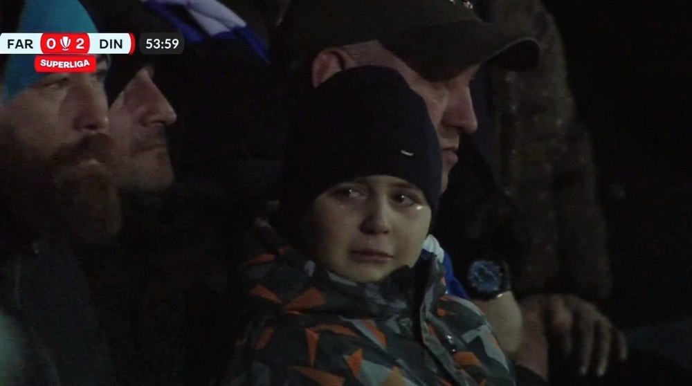 Micul suporter care a plâns în tribune, la meciul Farul-Dinamo. Dumi venise la meci cu tatăl său. „Ține mult la echipă“ VIDEO