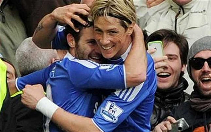 Mata şi Torres (dreapta) colaborează au cunoscut succesul atât cu naţonala Spaniei cât şi cu Chelsea