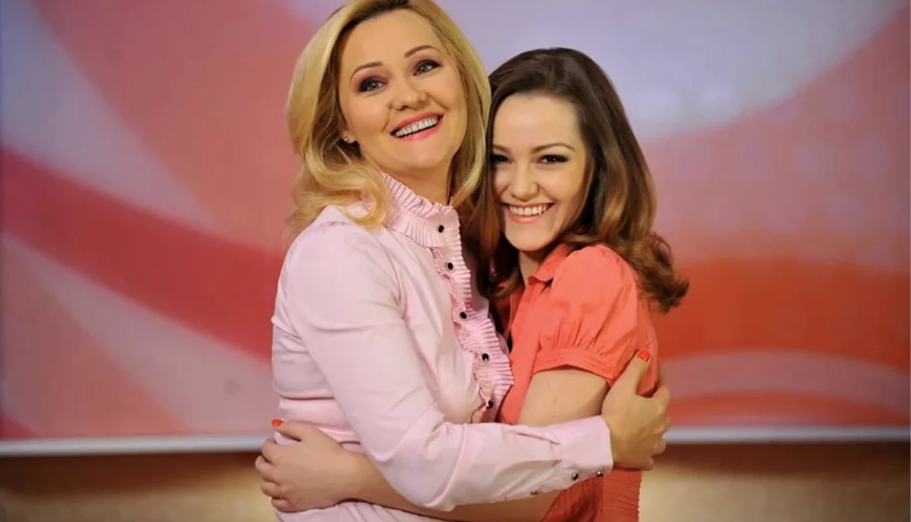 Elena Lasconi și fiica ei, Oana