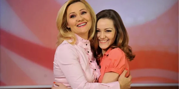 Elena Lasconi si Oana Lasconi FOTO okMagazine jpg