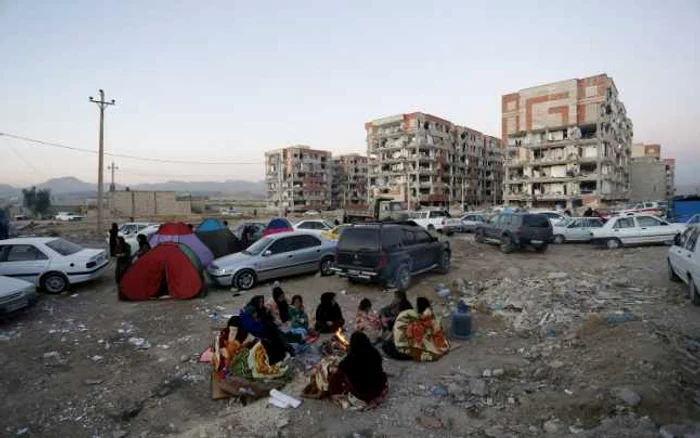 Oamenii au ieşit din case la cutremurul din Iran şi Irak FOTO AFP