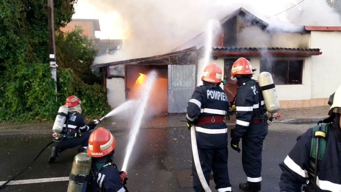 Pompierii au intervenit la incendiu   Foto: Adevărul