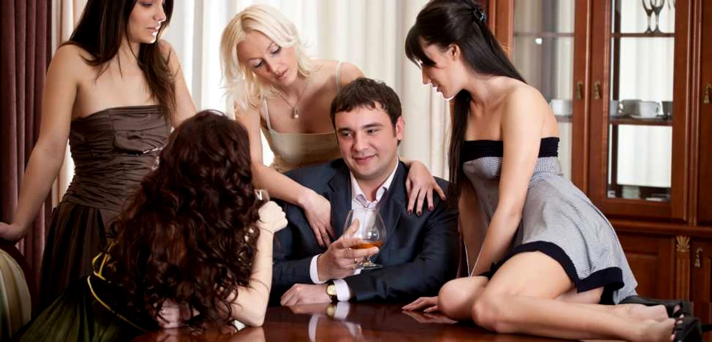 Persoana care bea cel mai mult într-un grup este şi cea mai apreciată dintre toate FOTO: Shutterstock