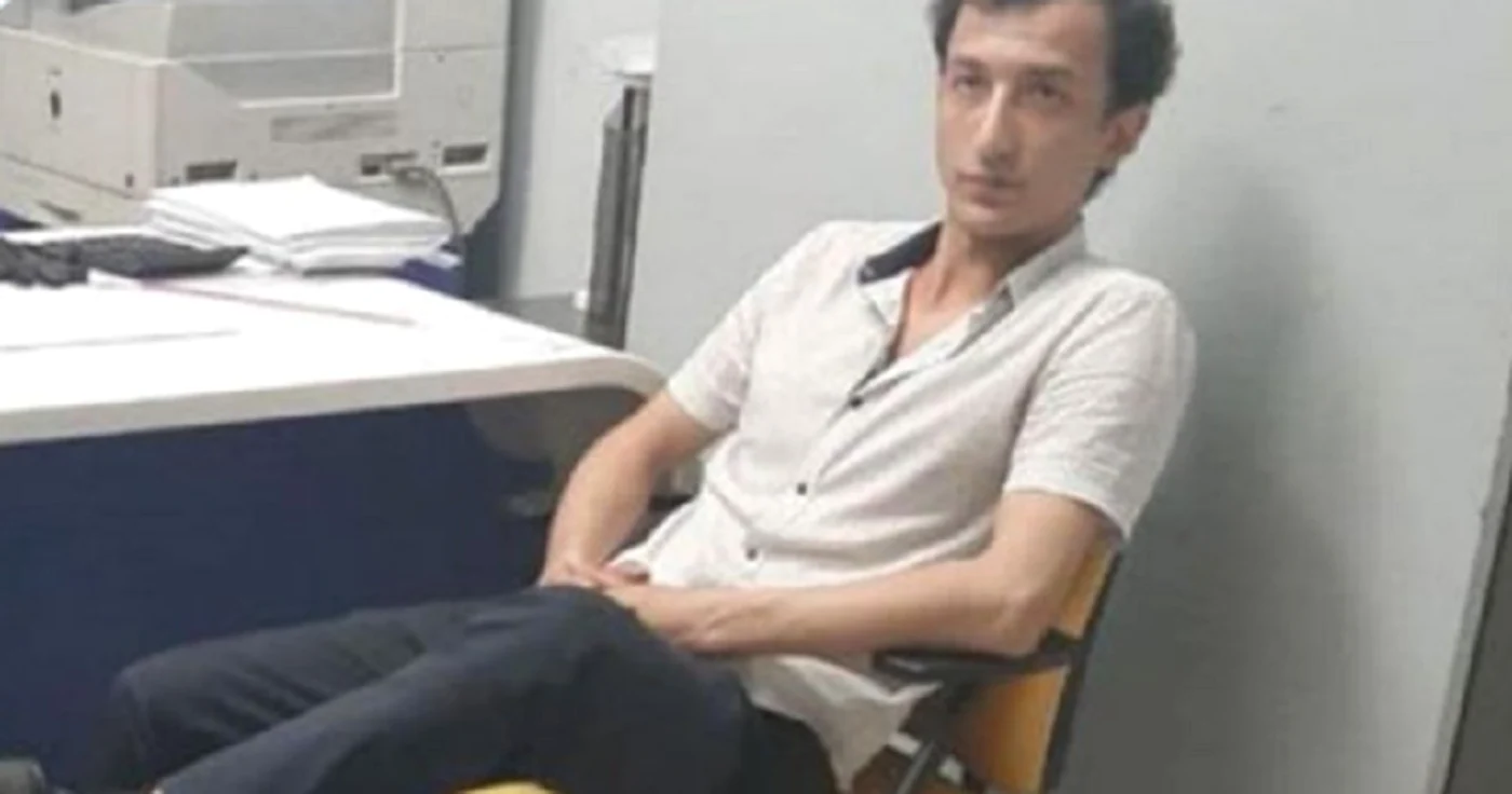 
    Atacatorul refuză să coopereze cu oamenii legiiSursă foto: Twitter   