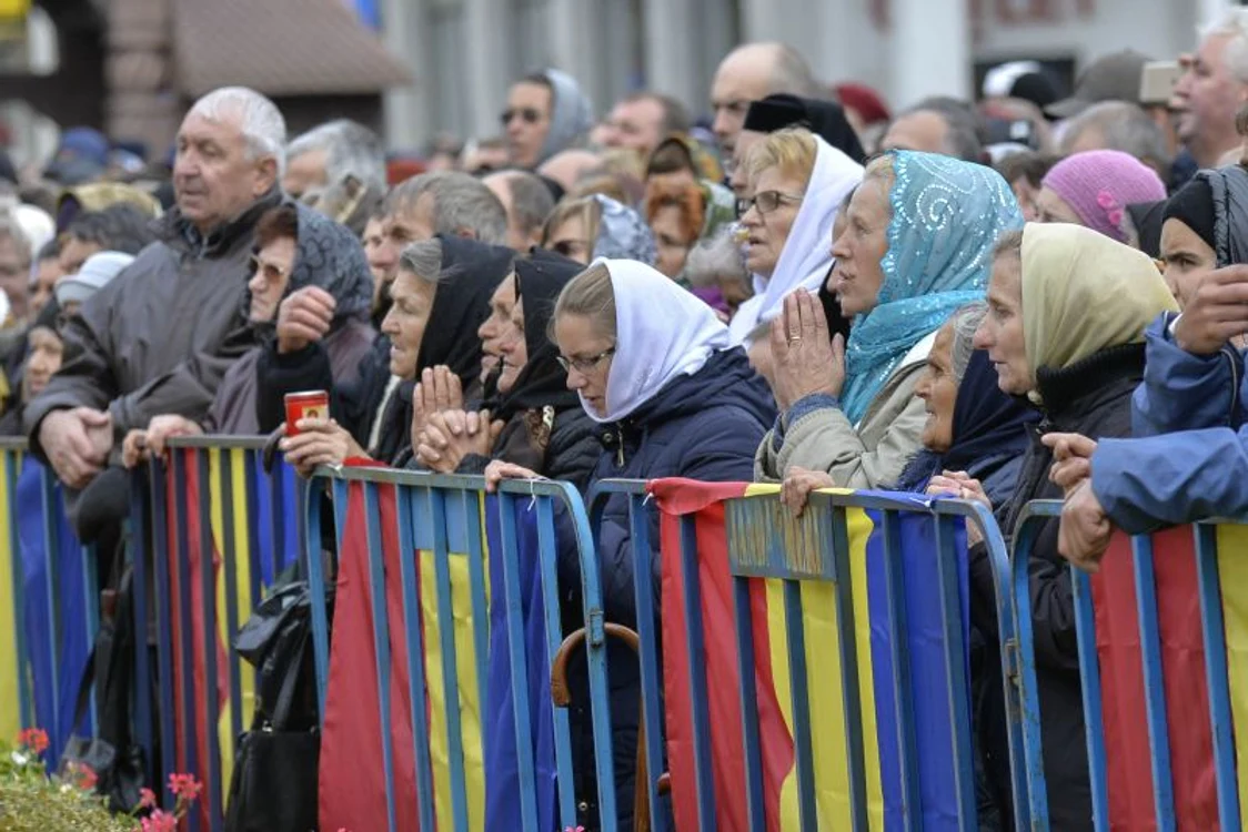 
    Zeci de mii de pelerini vin în fiecare an la Iași, ca să se roage la moaștele Sfintei Paraschevafoto: Inquam Photos  