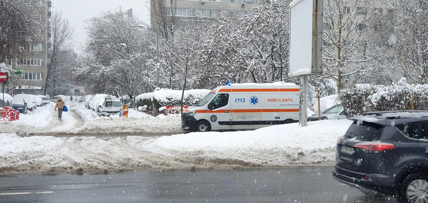 Traversarea străzilor secundare a fost o aventură pentru șoferi