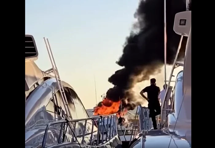 Iahtul a luat foc joi seara. FOTO captură Facebook This Is StTropez