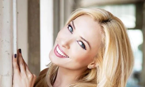 Iulia Vântur face mişcare zilnic la "Ferma Vedetelor" jpeg