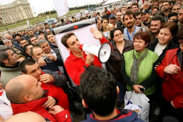 Protest împotriva limitării libertăţii de exprimare în faţa CNA Foto: Cătălin Tudorică