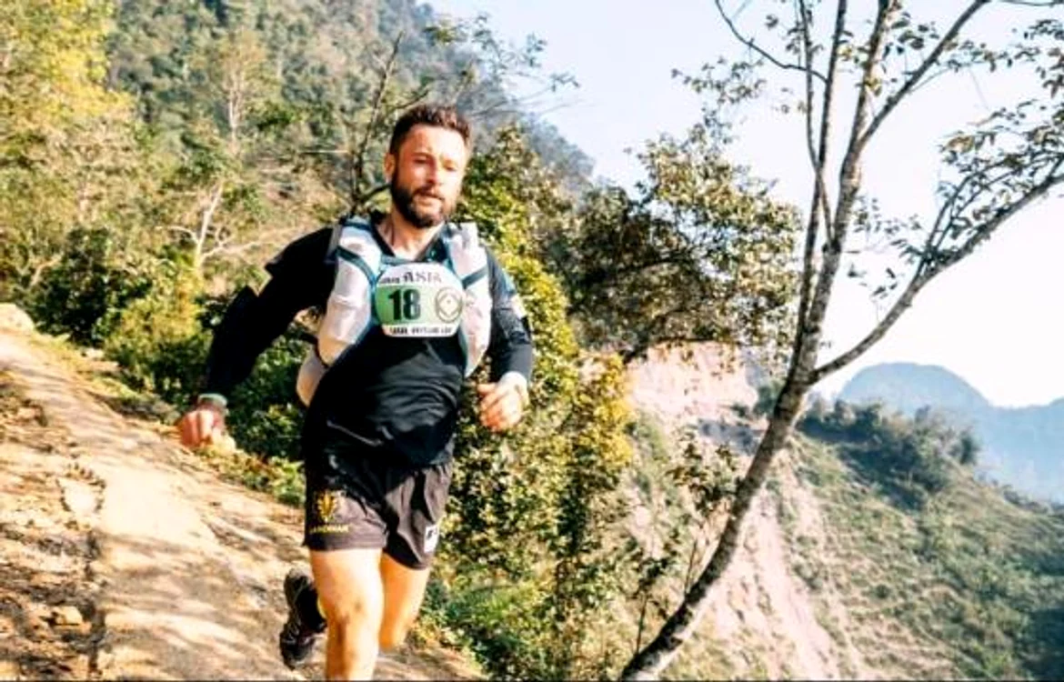 Pompierul Iulian Rotariu de la ISU Botoșani este tot pe locul I, după ce a câștigat și a doua etapă a ultramaratonului ”The Ultra Asia Race” care se desfășoară în VietnamFoto: CanalAventure