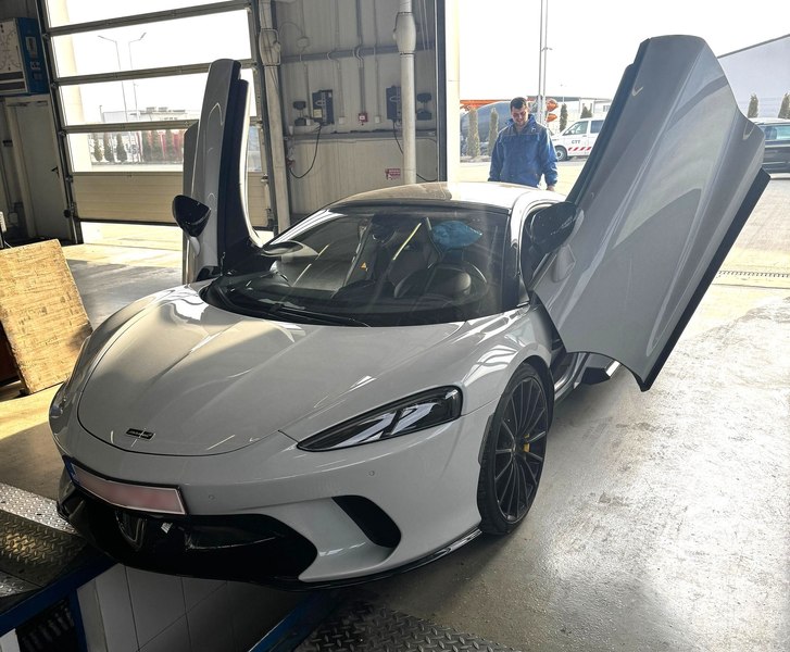 Imaginile cu o bijuterie auto adusă la RAR pentru ITP fac deliciul iubitorilor de autoturisme. „Dormi în pace, ANAF-ule!”