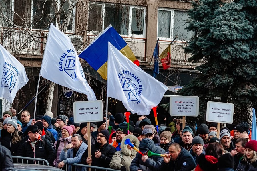 Revoltă la șantierul naval din Mangalia, după decizia lui Ciolacu de a construi nave de luptă la Damen Galați: „Salariații nu mai au din ce trăi!”