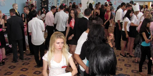 Elevii au luat cu asalt firmele pentru a vedea ofertele