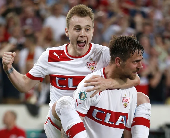 Alexandru Maxim (stânga), jucător legitimat la VfB Stuttgart FOTO Matthias Schrader/AP