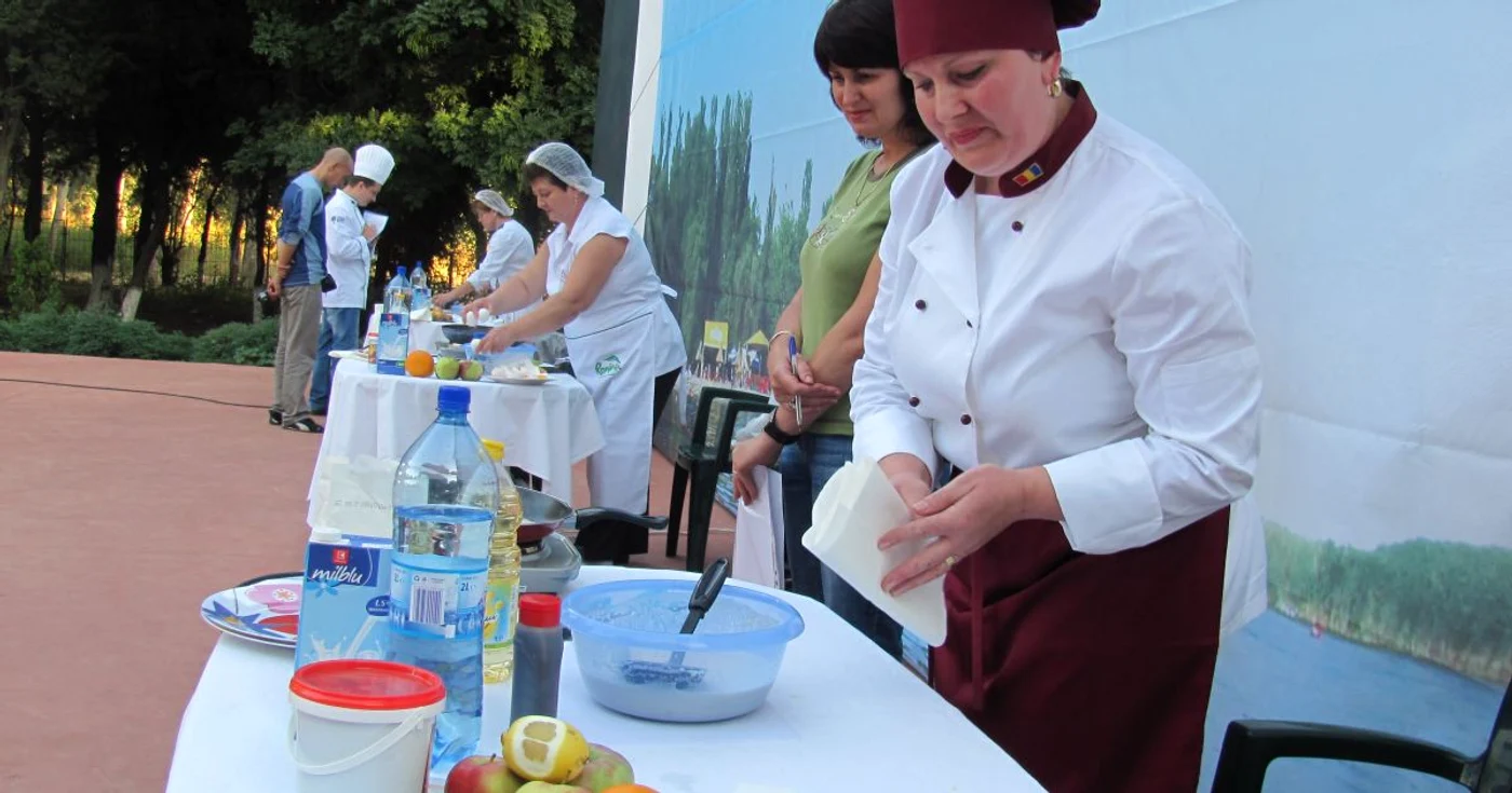 Festivalul a început cu un concurs de preparat clătite 