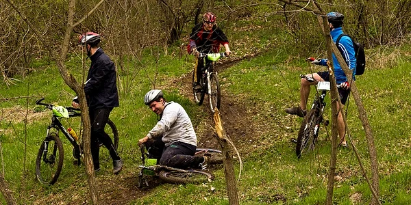 Concurs de ciclism în pădurea Gârboavele