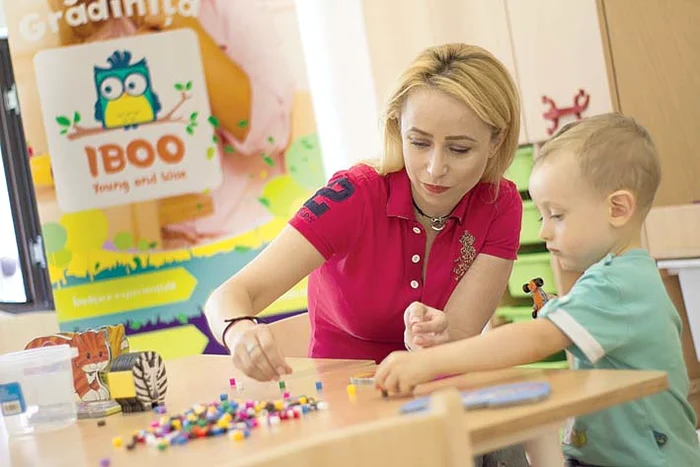 
    În plus, pentru că vrea  tot ce-i mai bun pentru copilul ei, Ani şi-a  învins frica de apă şi merge cu Adan la înot  