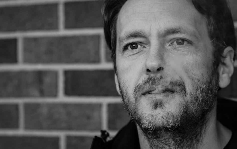 Dan Coman, scriitor: „Când vezi un om care iubește poezia, nu ai cum să rămâi indiferent“