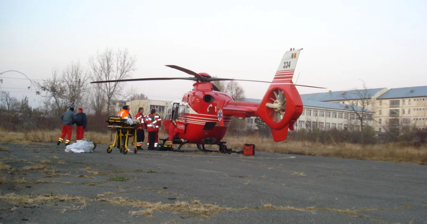 Băiatul a fost transportat în stare gravă la Spitalul Grigore Alexandrescu din Bucureşti, cu un elicopter SMURD foto: Vali Zaharia 